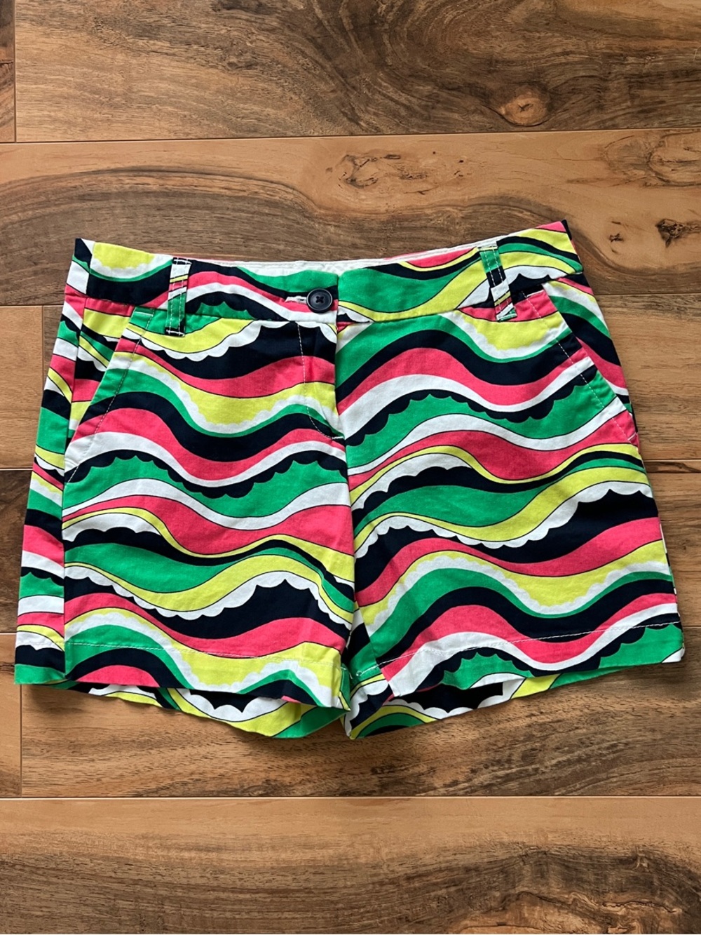 Crown & Ivy Colorful Wavy Print Preppy Summer Shorts Womens 30 Waist 5 Inseam